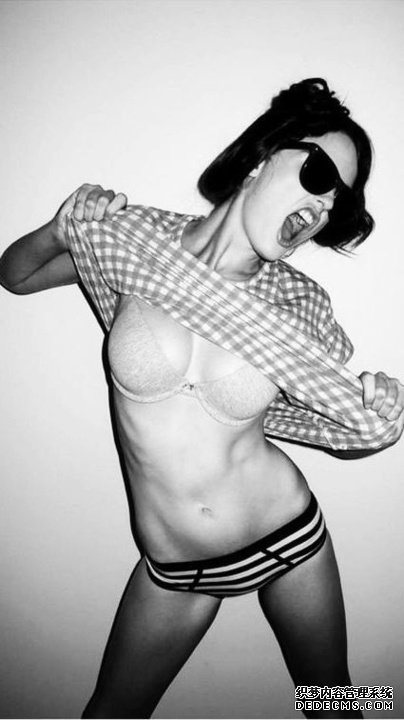 �������